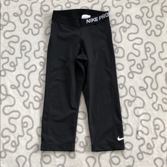 Nike Pants - Nike Pro Black Crop Leggings